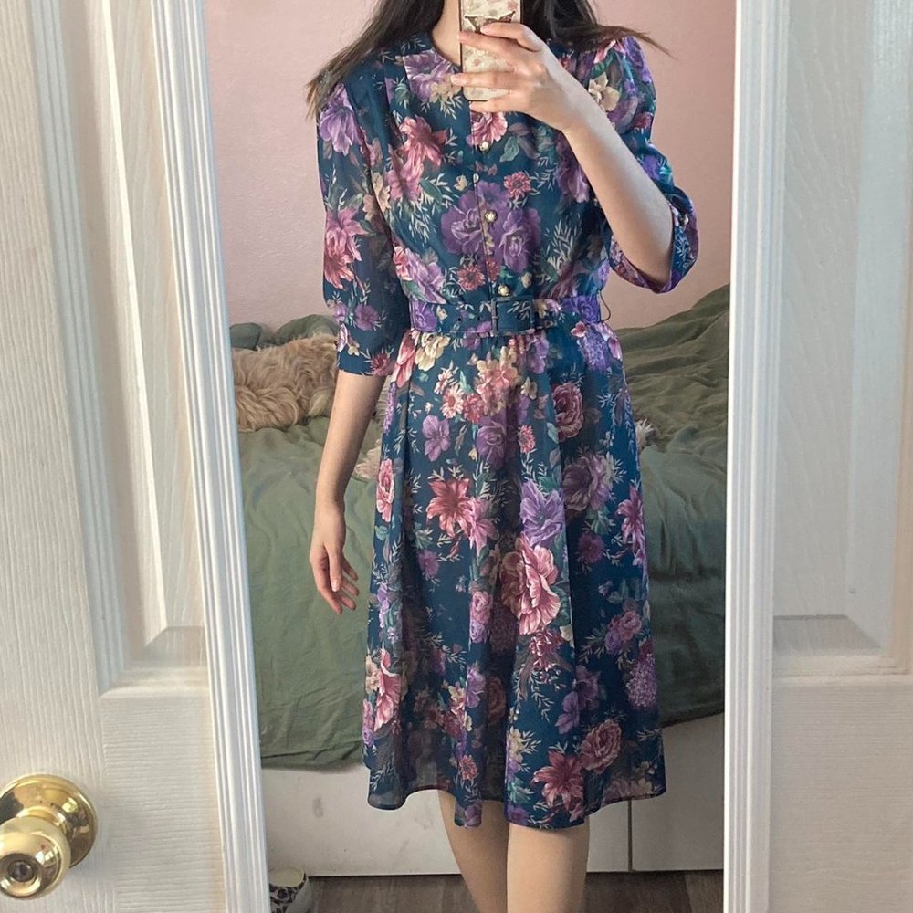 Size 6p- petite Vintage floral belted midi dress